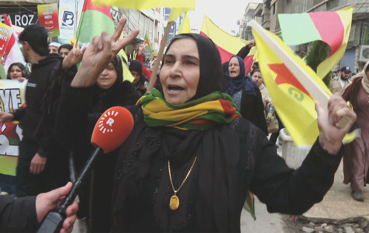 یەکێک لە خۆپێشاندەران