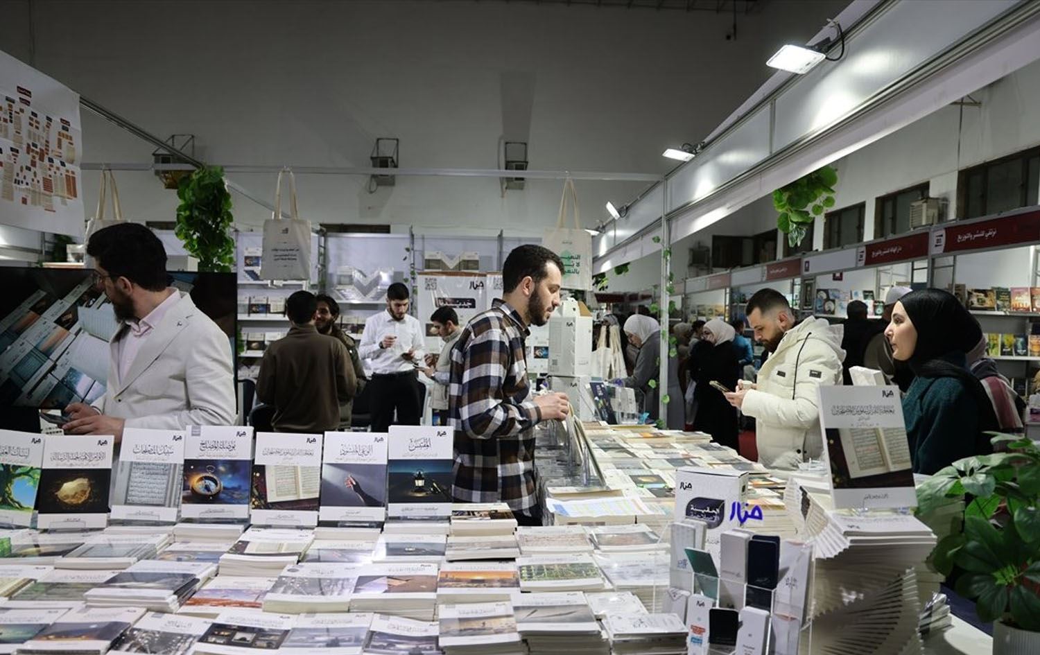 پێشانگەی کتێب لە دیمەشق. وێنە: AA