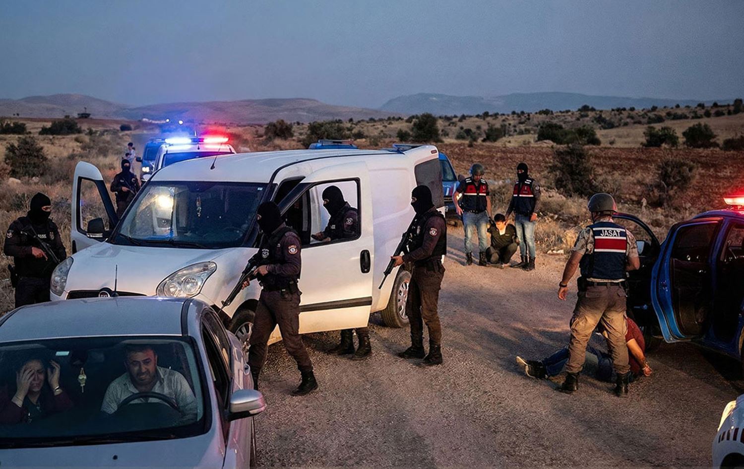 Dema desteserkirina çawîşan / Wêne: Ajans