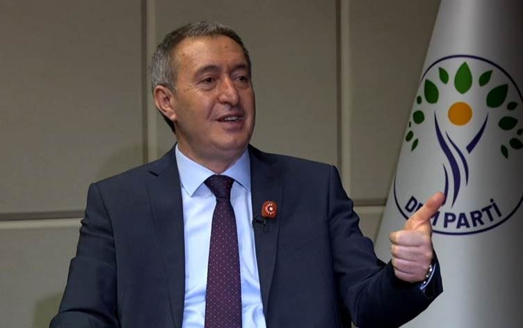 تونجر باكرهان، الرئيس المشترك لحزب المساواة وديمقراطية الشعوب (DEM)