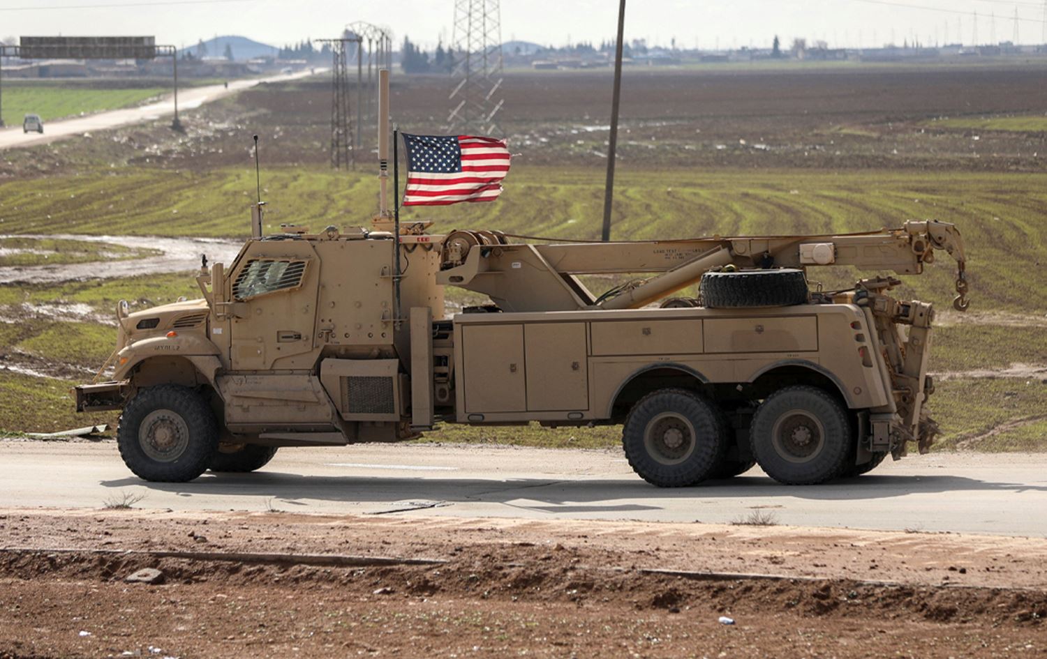 ئۆتۆمبێلێکی سەربازیی ئەمریکا لە سووریا. 