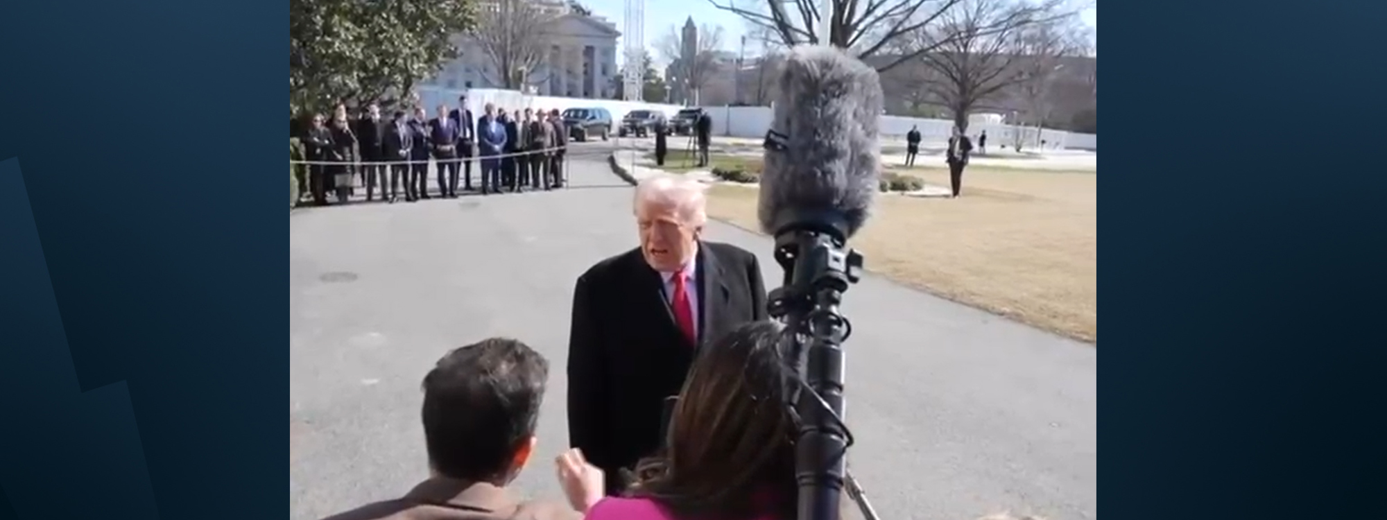 الرئيس الأميركي دونالد ترمب خلال اجابته على سؤال ديار كورده