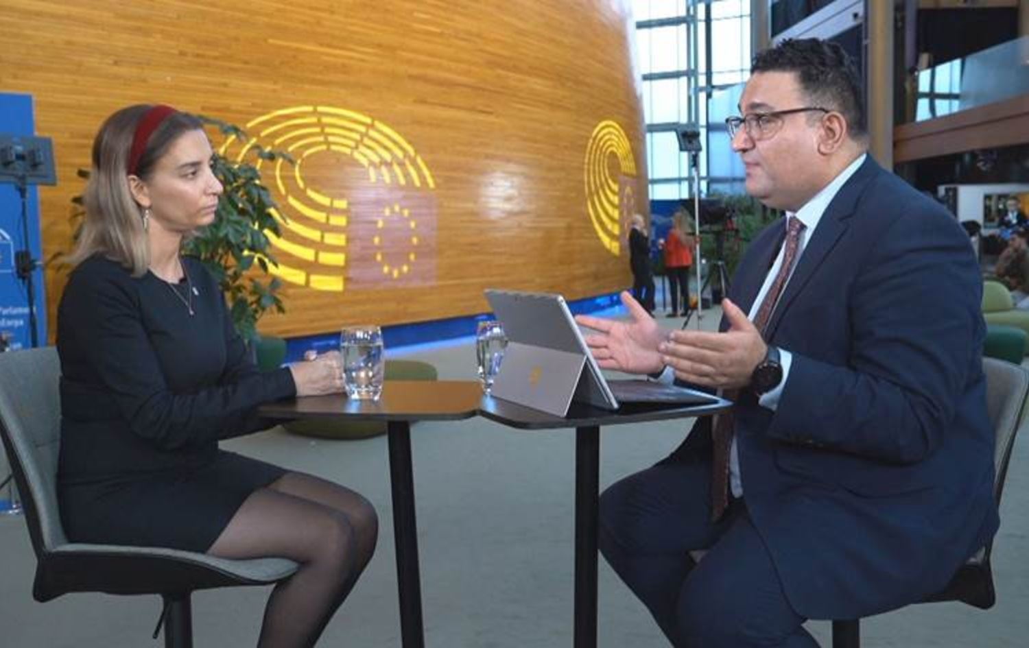 هيمن عبد الله والبرلمانية الكوردية في البرلمان الأوروبي ايفين انجير