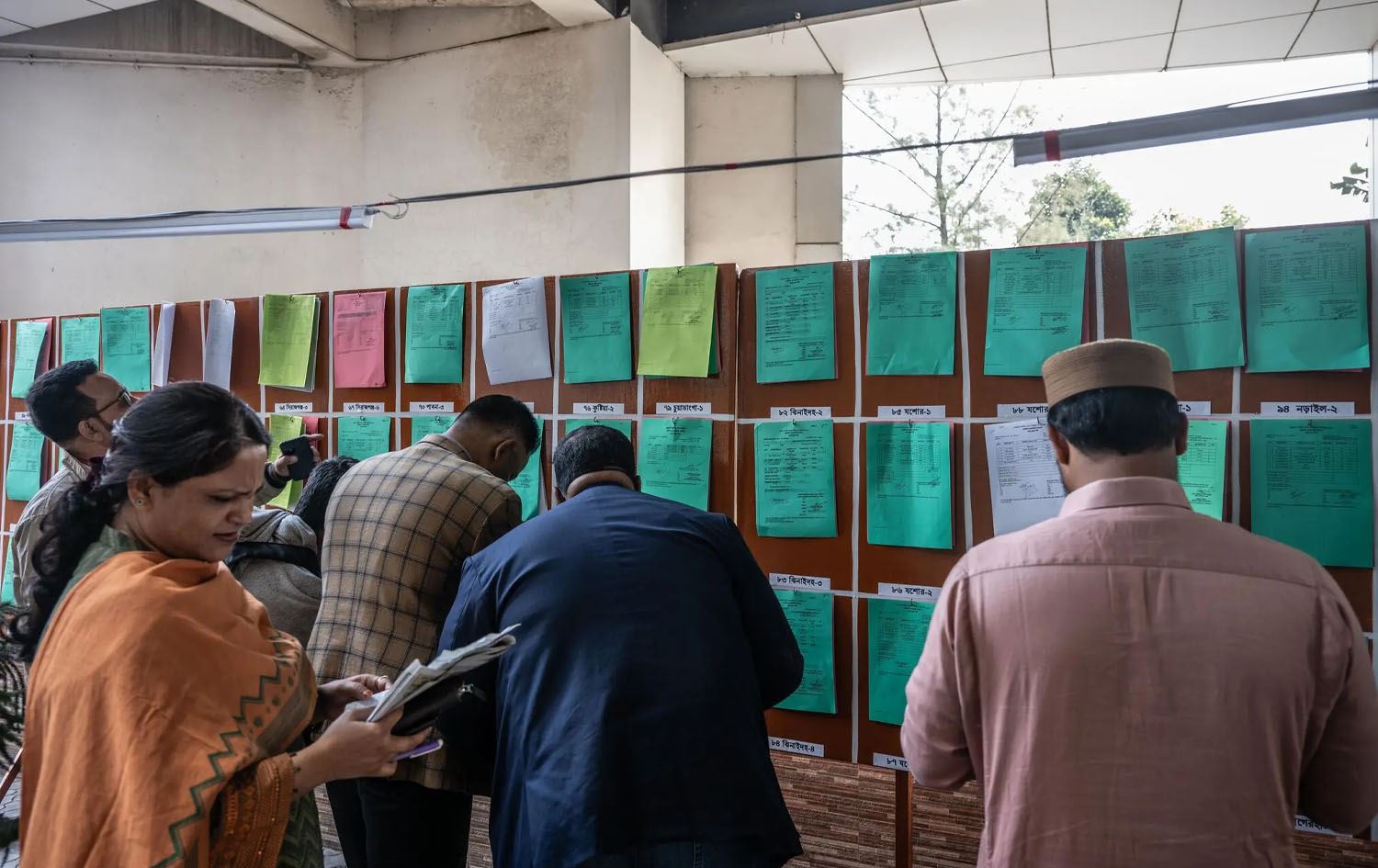 بەڕێوەچوونی هەڵبژاردن لە بەنگلادیش. وێنە: Lam Yik Fei /The New York Times