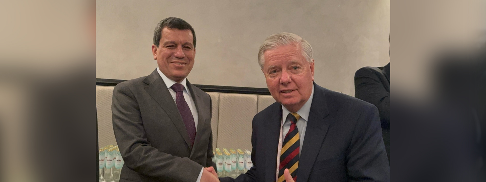 SDF chief Mazloum Abdi (right) meets with US Senator Lindsey Graham on the sidlines of Munich Security Conference on February 14, 2026. Photo: SDF/ Facebook