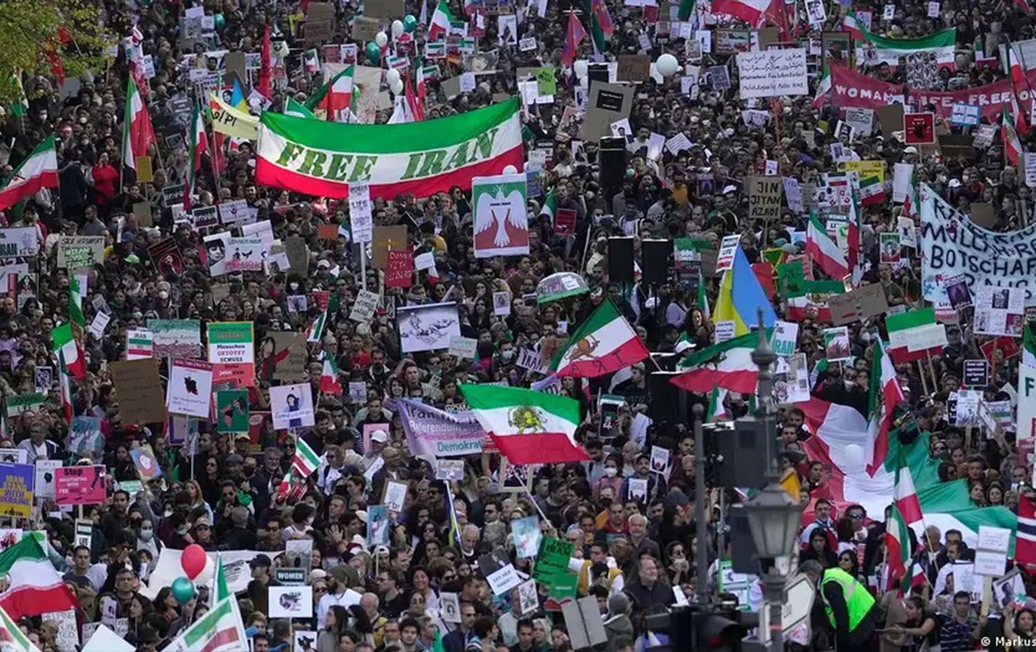 تظاهرات احتجاجية في ايران تسبق المباحثات مع أميركا