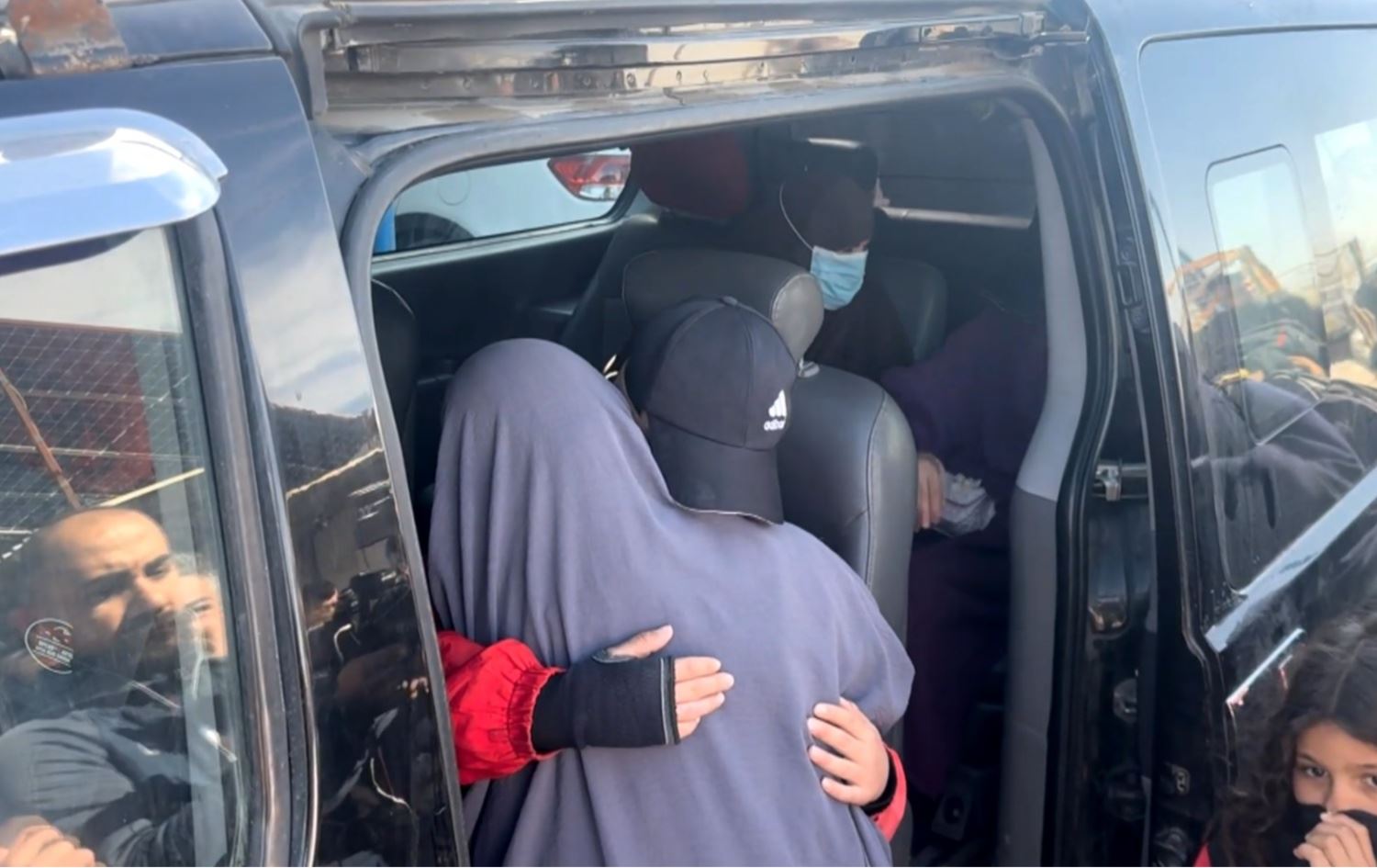 نقل 11 عائلة استرالية من مخيم روج