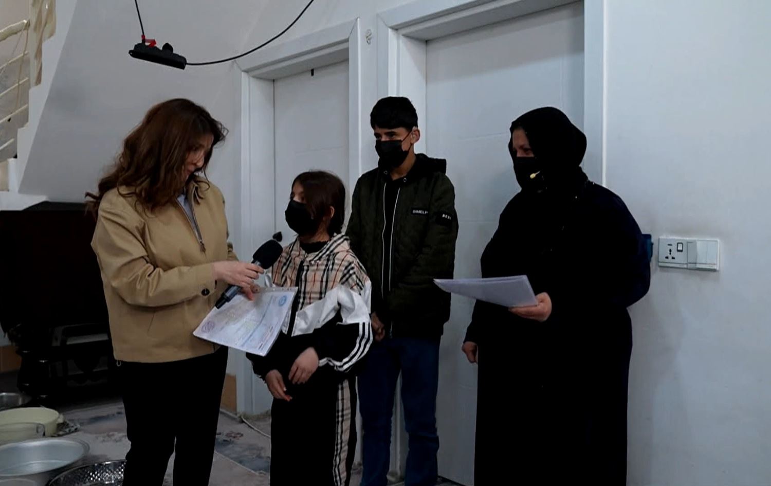 خێزانەکە لە خانوویەکدا دەژین مەترسی رووخانی لەسەرە