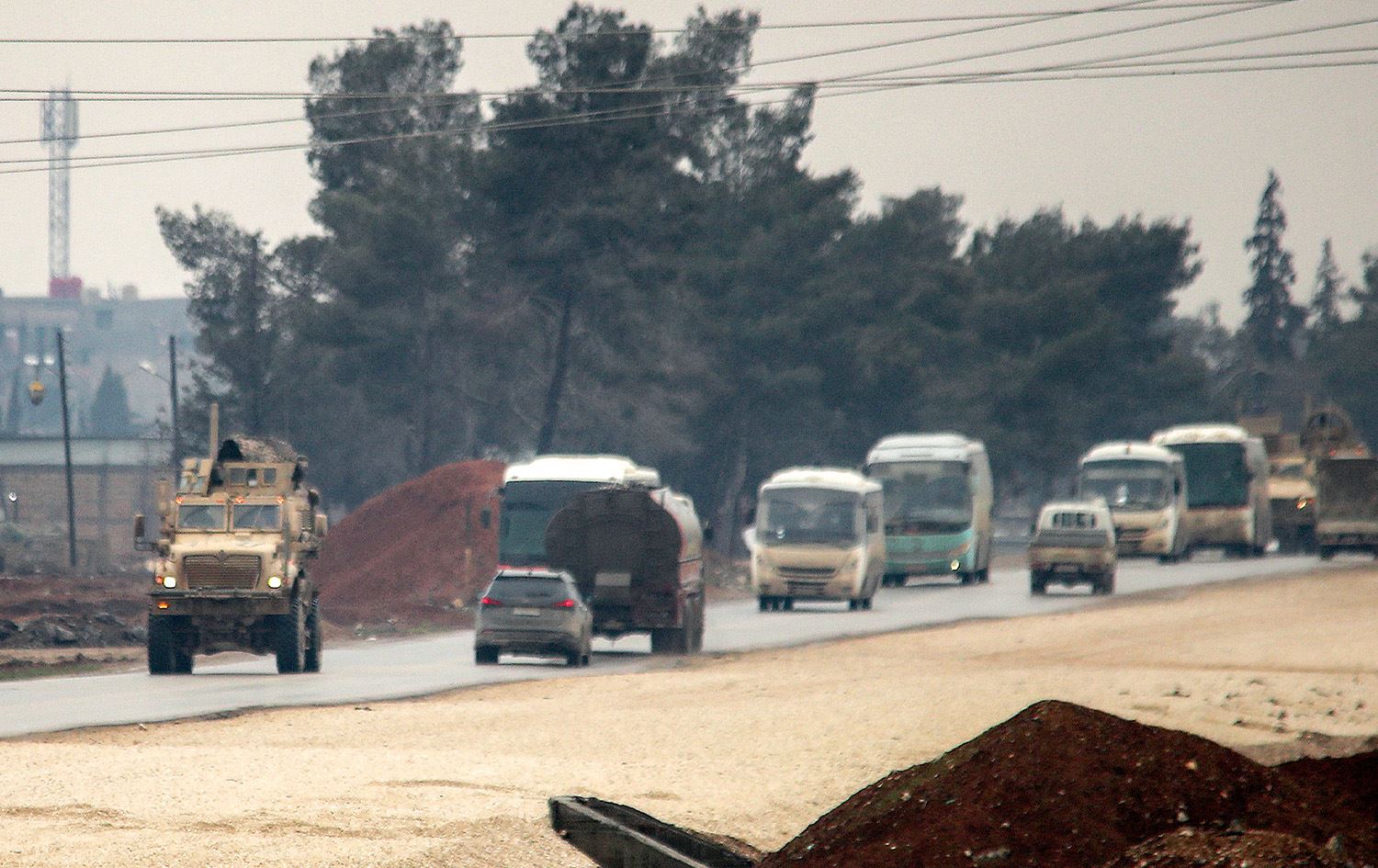 نقل دفعة من معتقلي داعش إلى العراق-AFP