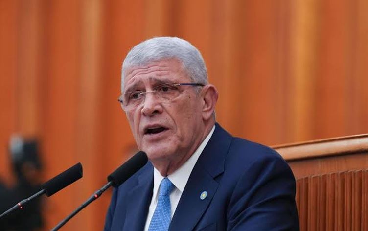 موساڤات دەرڤیشئۆغڵو، سەرۆکی ئیی پارتی