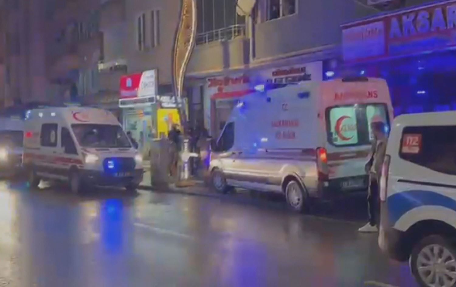 بەردەم شوێنی رووداوەکە