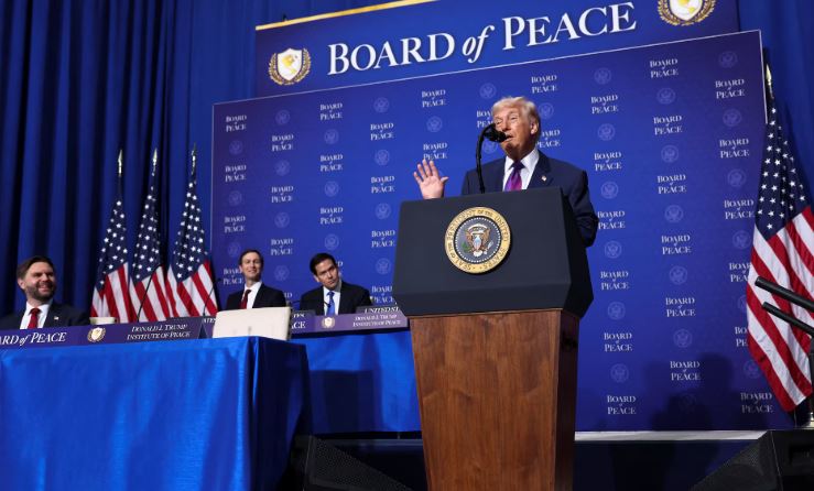 دۆناڵد ترەمپ لە یەکەم دانیشتنی "بۆردی ئاشتی". وێنە: Reuters