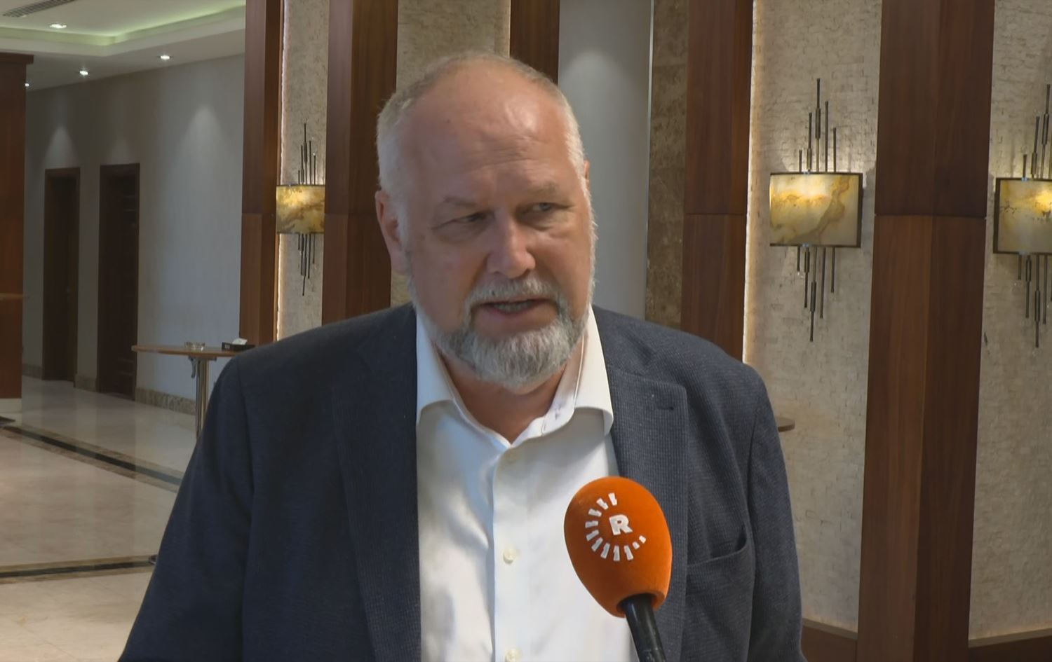 عضو البرلمان الأوروبي عن حزب اليسار السويدي يوناس خوستيت