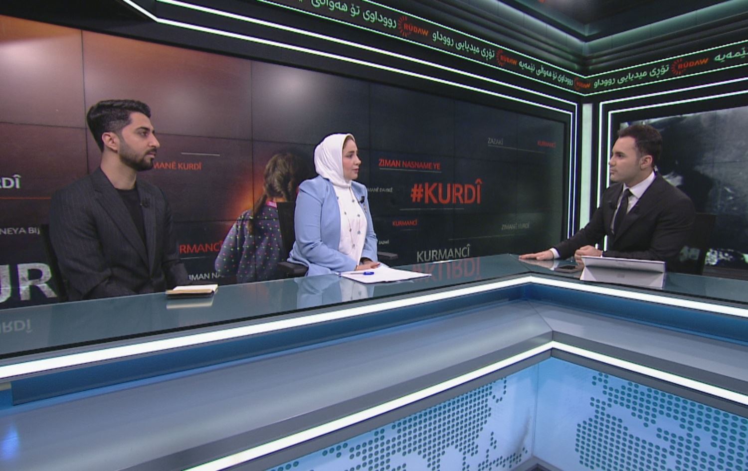 وێنەیەک لە دیبەیتەکە 