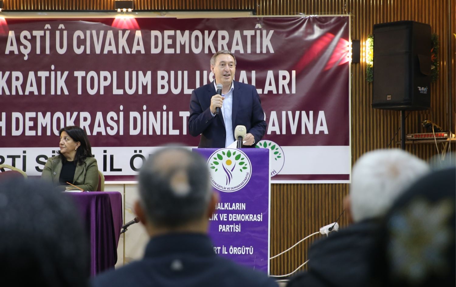 DEM Parti Eş Genel Başkanı Tuncer Bakırhan, Siirt'te halk buluşmasına katıldı. / Foto: AA
