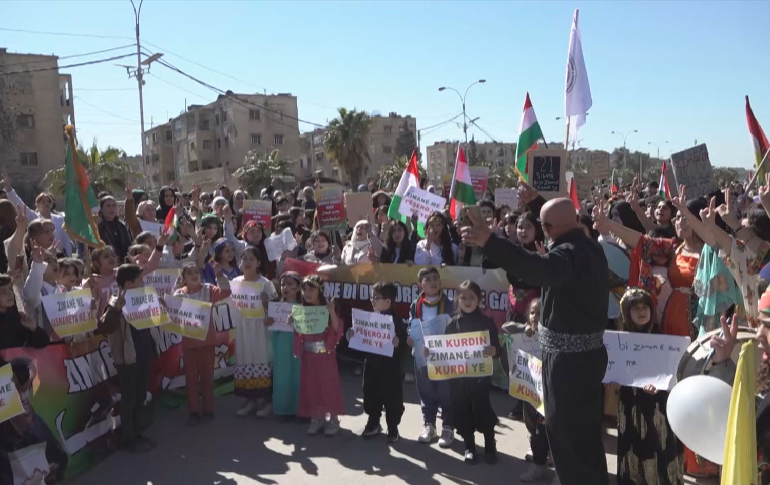 الكورد في روجآفا كوردستان يحتفلون باليوم العالمي للغة الأم 