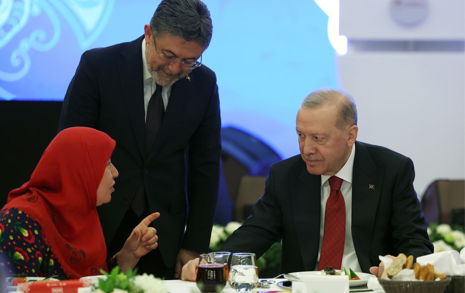 Türkiye Cumhurbaşkanı Erdoğan, İstanbul'da Haliç Kongre Merkezi'nde düzenlenen iftar programında çiftçilerle bir araya geldi. / Foto: AA