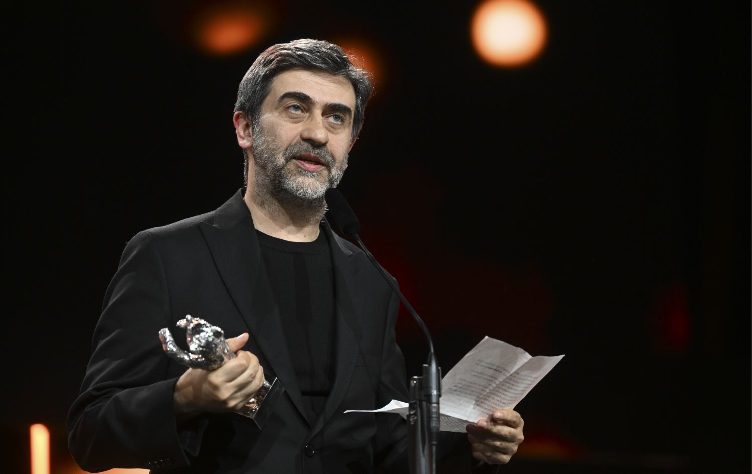 76. Uluslararası Berlin Film Festivali’nde (Berlinale), yönetmen Emin Alper, "Kurtuluş" (Salvation) filmiyle Gümüş Ayı Jüri Ödülü'nü kazandı. / Foto: AA