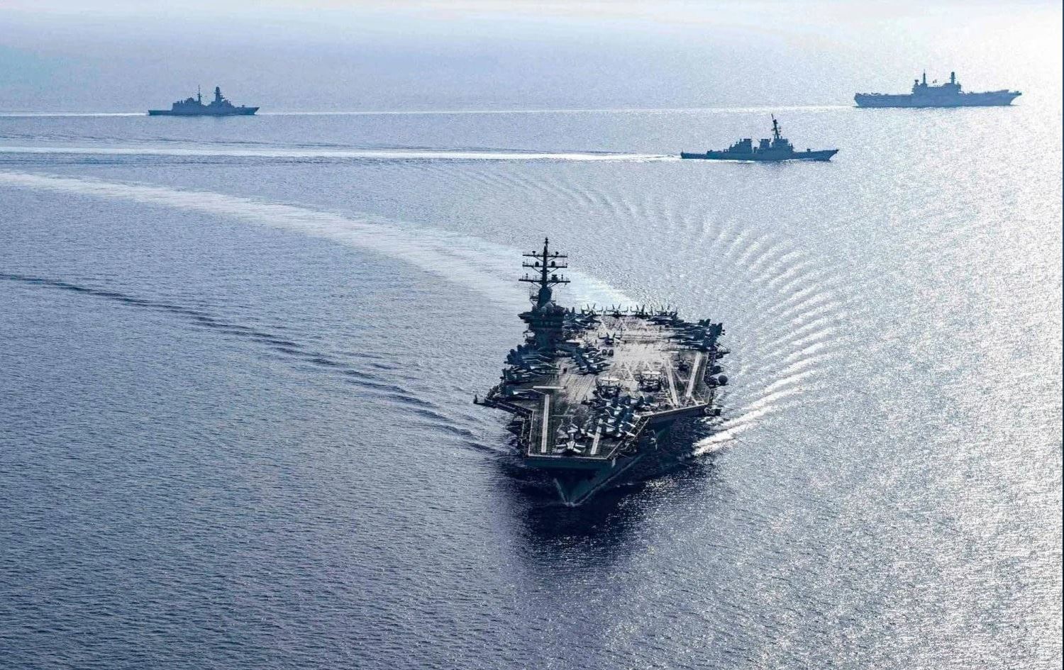 حاملة الطائرات الأميركية إبراهام لنكولن