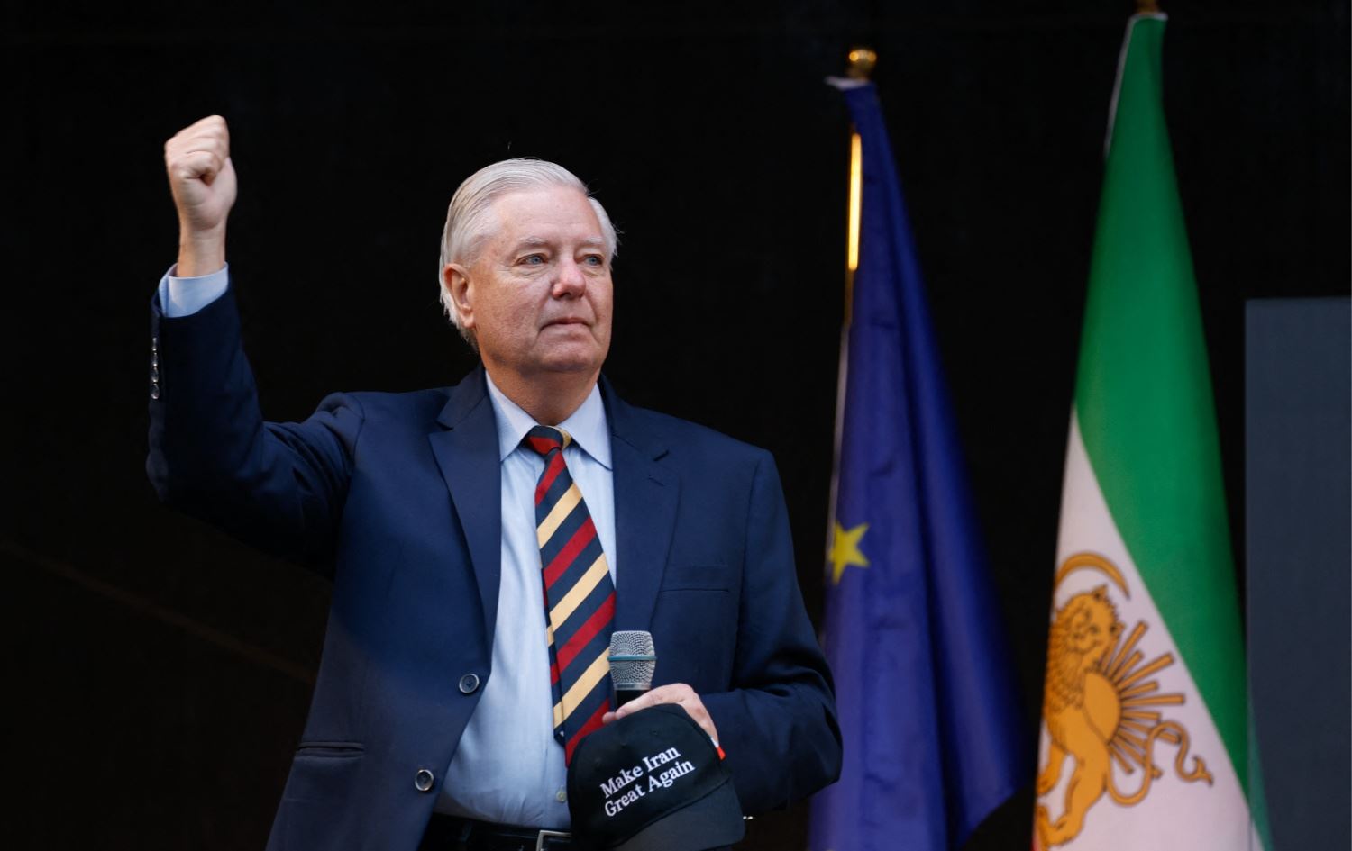 لیندزی گراهام دەڵێت راوێژکارەکانی ترەمپ دژی هێرشکردنە سەر ئێرانن: 'گوێیان لێ مەگرن'