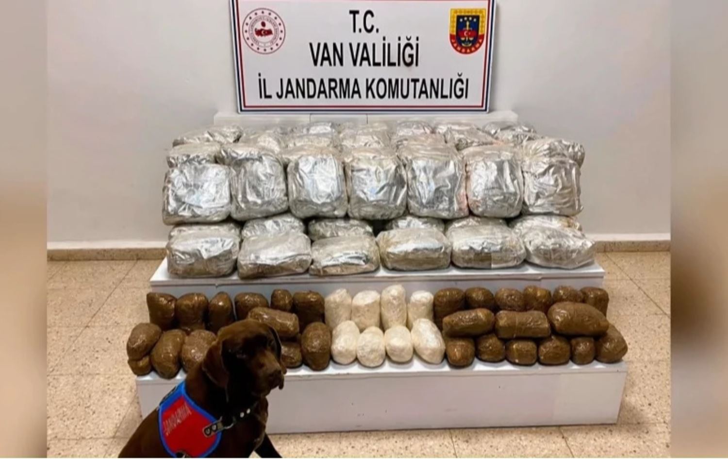 وێنەی مادە دەست بەسەرداگیراوەکانی ئۆپراسیۆنەکە 