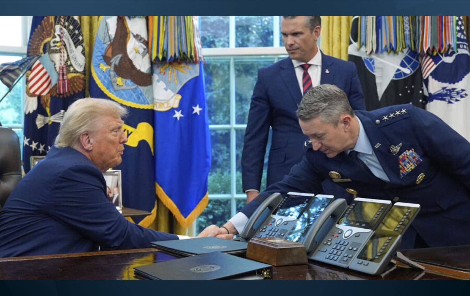 Donal Trump û Daniel Caine / Wêne: AP