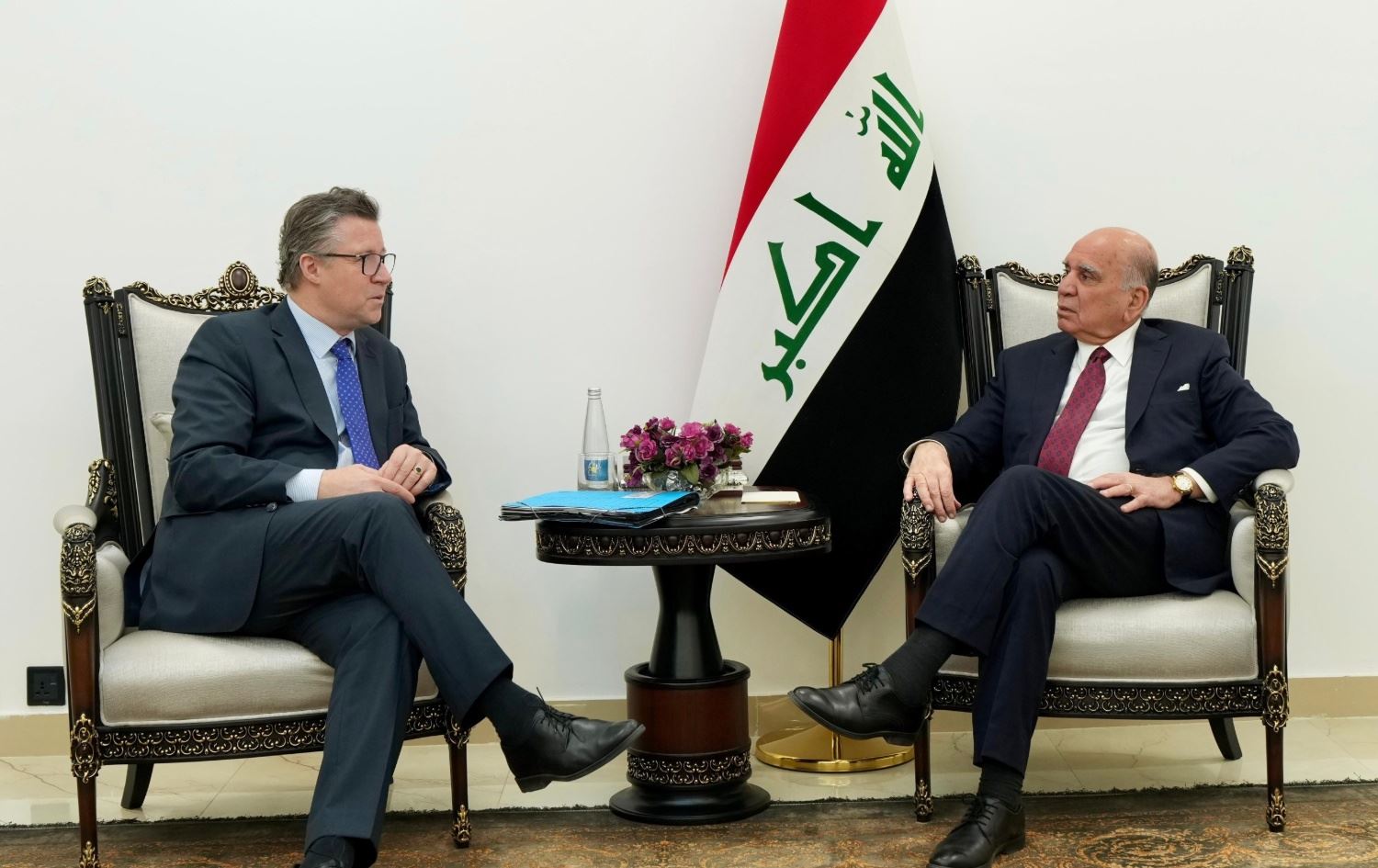 وزير الخارجية العراقي فؤاد حسين ووزير الدولة الألماني جيزا أندرياس فون غاير