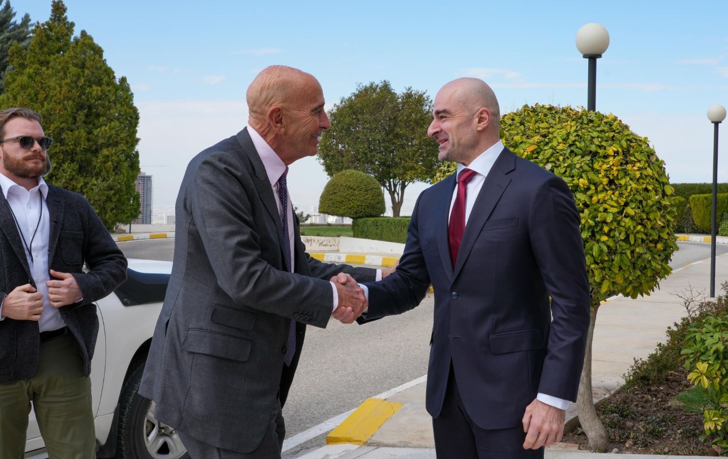 Foto:  Kürdistan Yurtseverler Birliği (KYB) Başkanı Bafıl Celal Talabani, ABD Başkanı Donald Trump'ın Suriye Özel Temsilcisi ve ABD'nin Türkiye Büyükelçisi Tom Barrack ile bir araya geldi