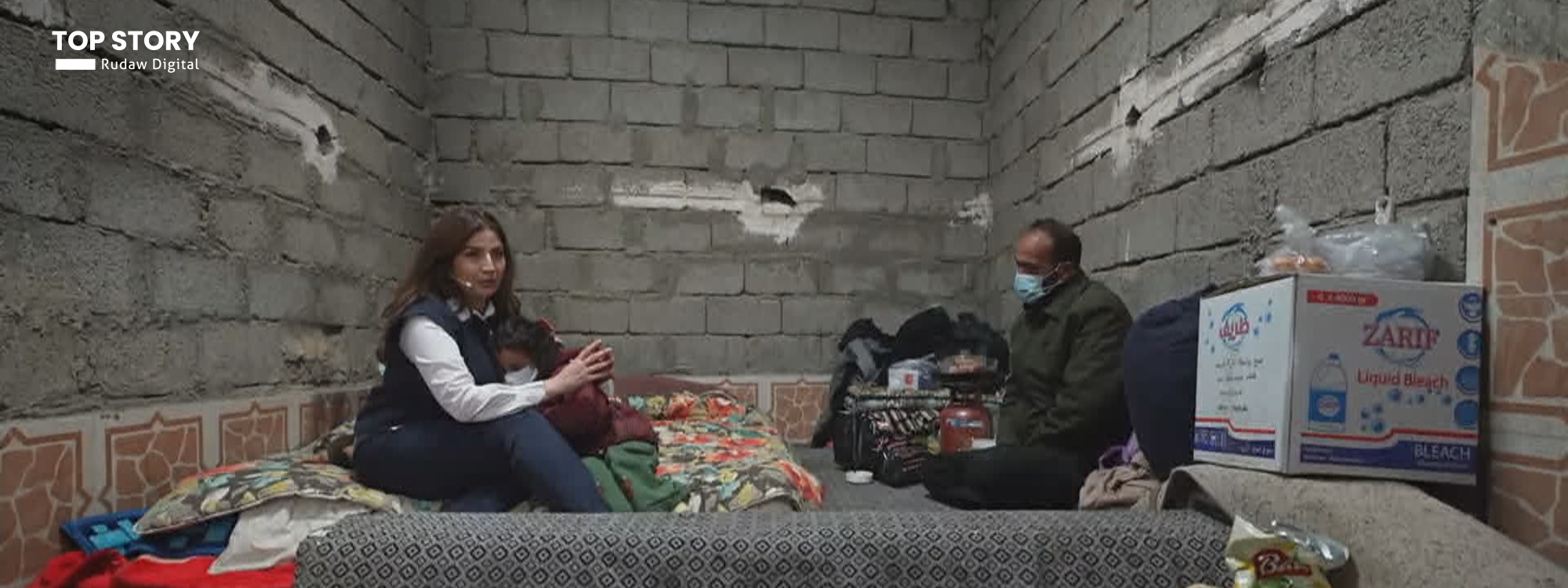 پیاوێک لە هەولێر گورچیلەیەکی هەیە و لەگەڵ کچە منداڵەکەی لە دووکانێکی تەواو نەکراودا دەژین