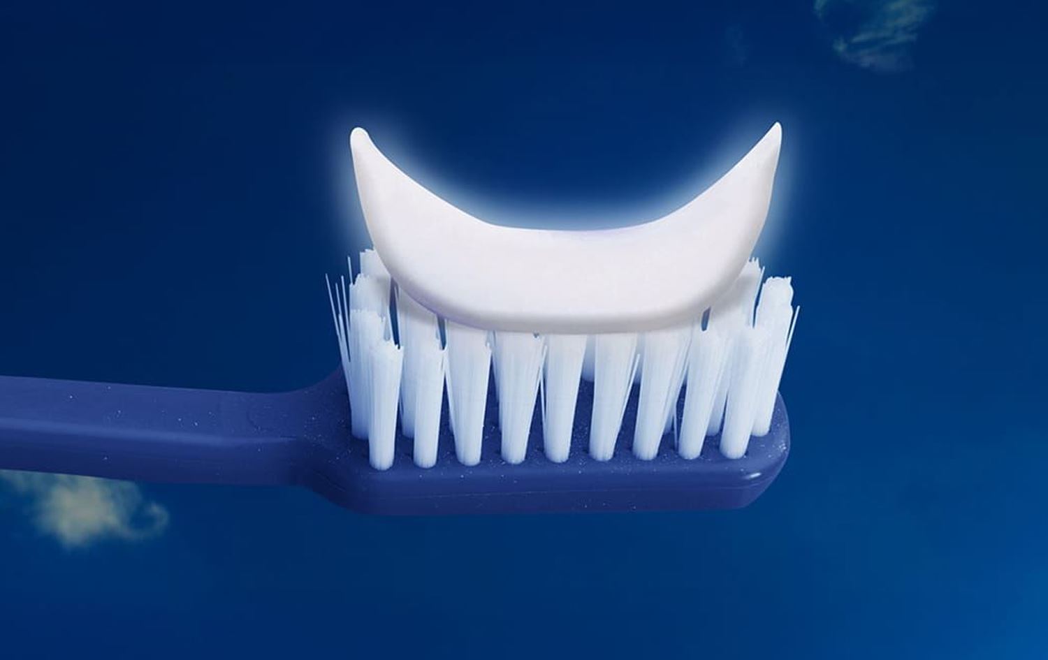 ئاماژەیەک لەنێوان شووشتنی ددانەکان و مانگی رەمەزان.