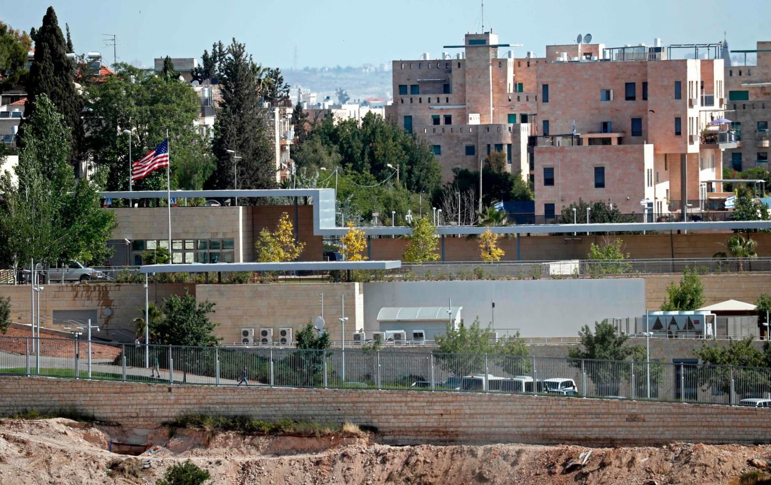 واشنطن تسمح لموظفي سفارتها غير الأساسيين بمغادرة إسرائيل