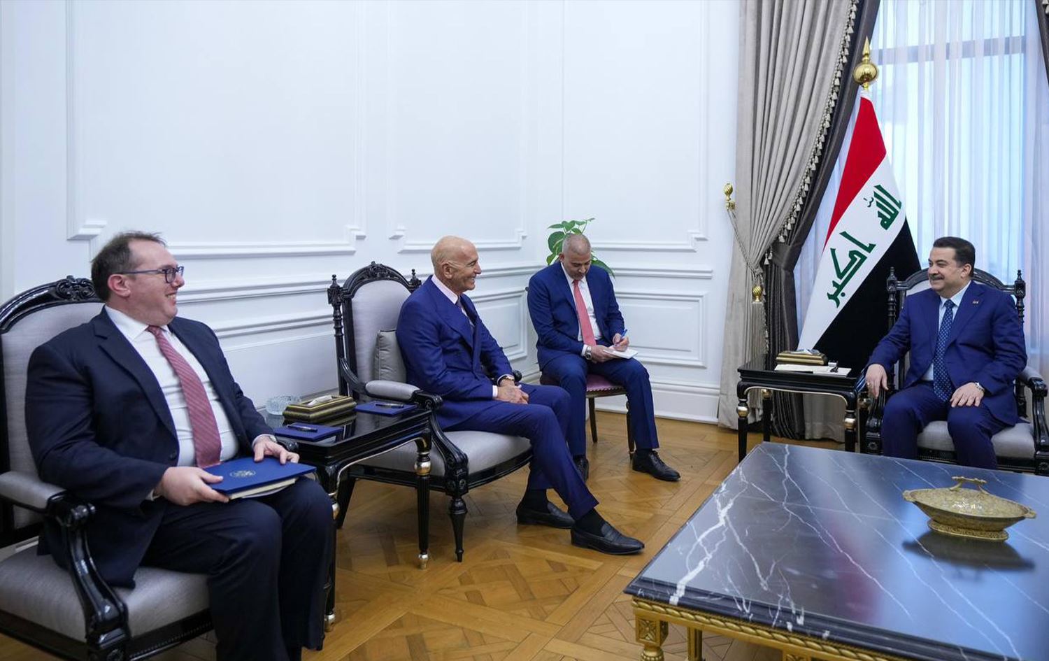 السوداني يستقبل توم باراك والسفير الأميركي في العراق