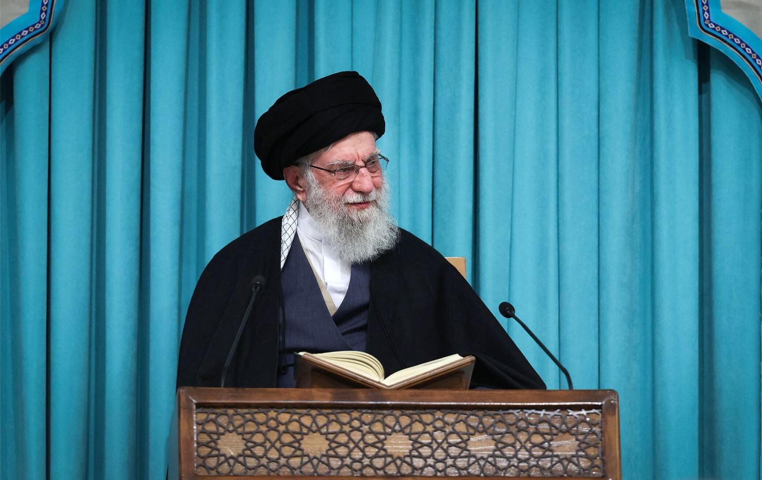 عەلی خامنەیی، رێبەری کۆماری ئیسلامیی ئێران