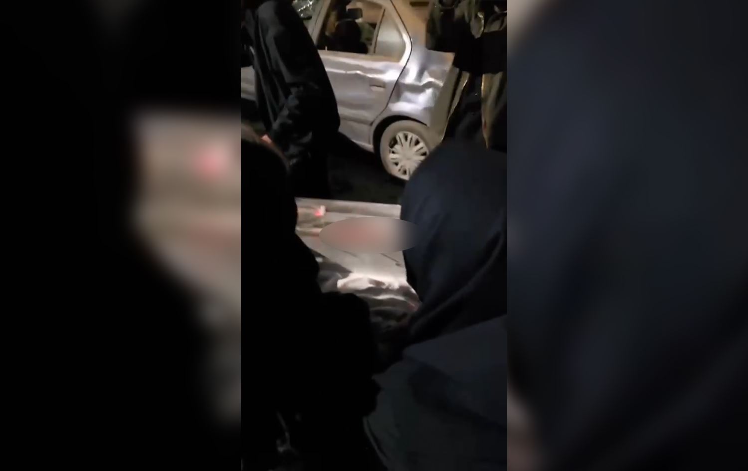 ساتی گواستنەوەی منداڵێکی نێو شووشە لە نەخۆشخانەی گاندی.