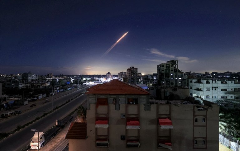 ساتی هەڵدانی مووشەکێکی ئێرانی. وێنە: AFP