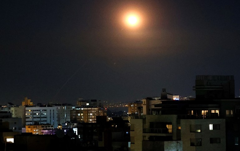 مووشەکێکی ئێران بە ئاسمانی ئیسرائیلەوە