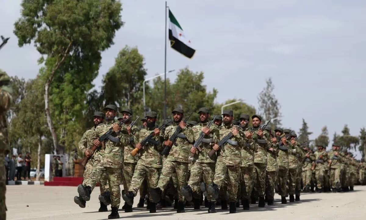 الجيش السوري يعزز انتشاره على الحدود مع لبنان والعراق