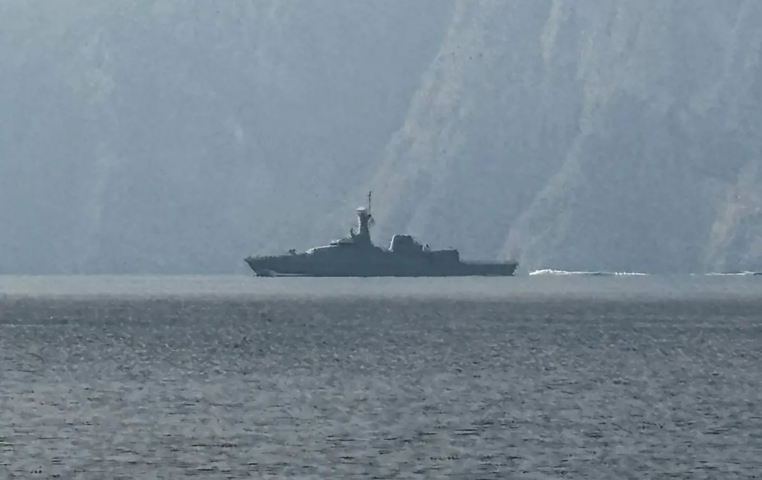 کەشتییەک لە گەرووی هورمز. وێنەکە  AFP