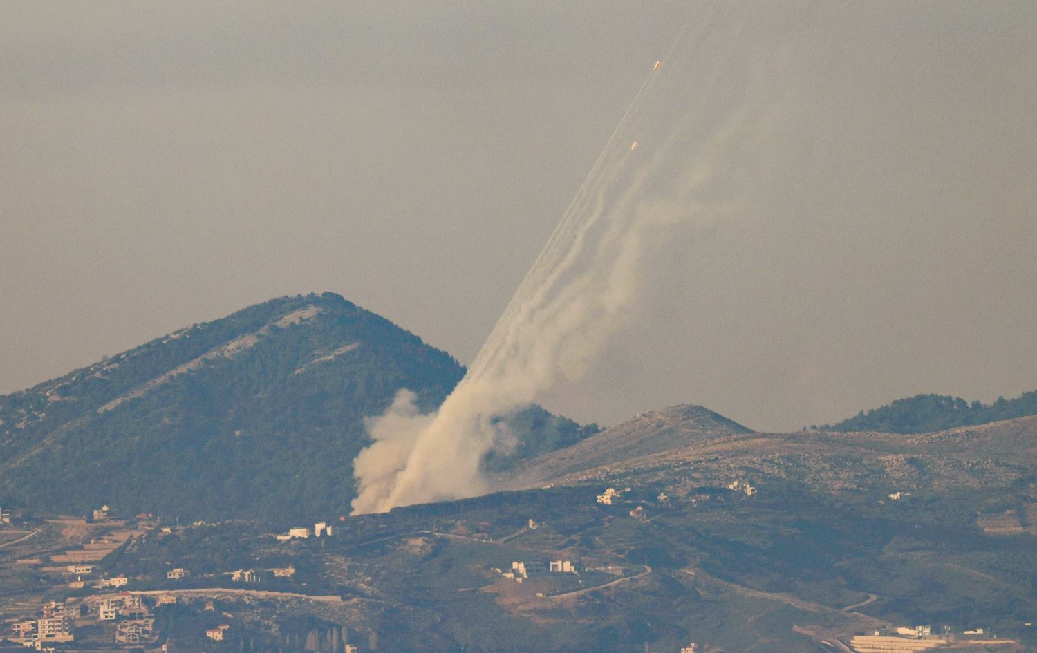 إطلاق صواريخ من جنوب لبنان باتجاه إسرائيل-AFP