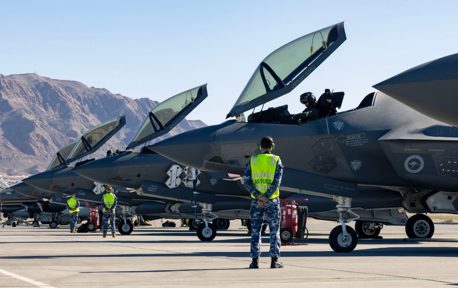 مقاتلات أسترالية في إحدى قواعد البلاد-Royal Australian Air Force
