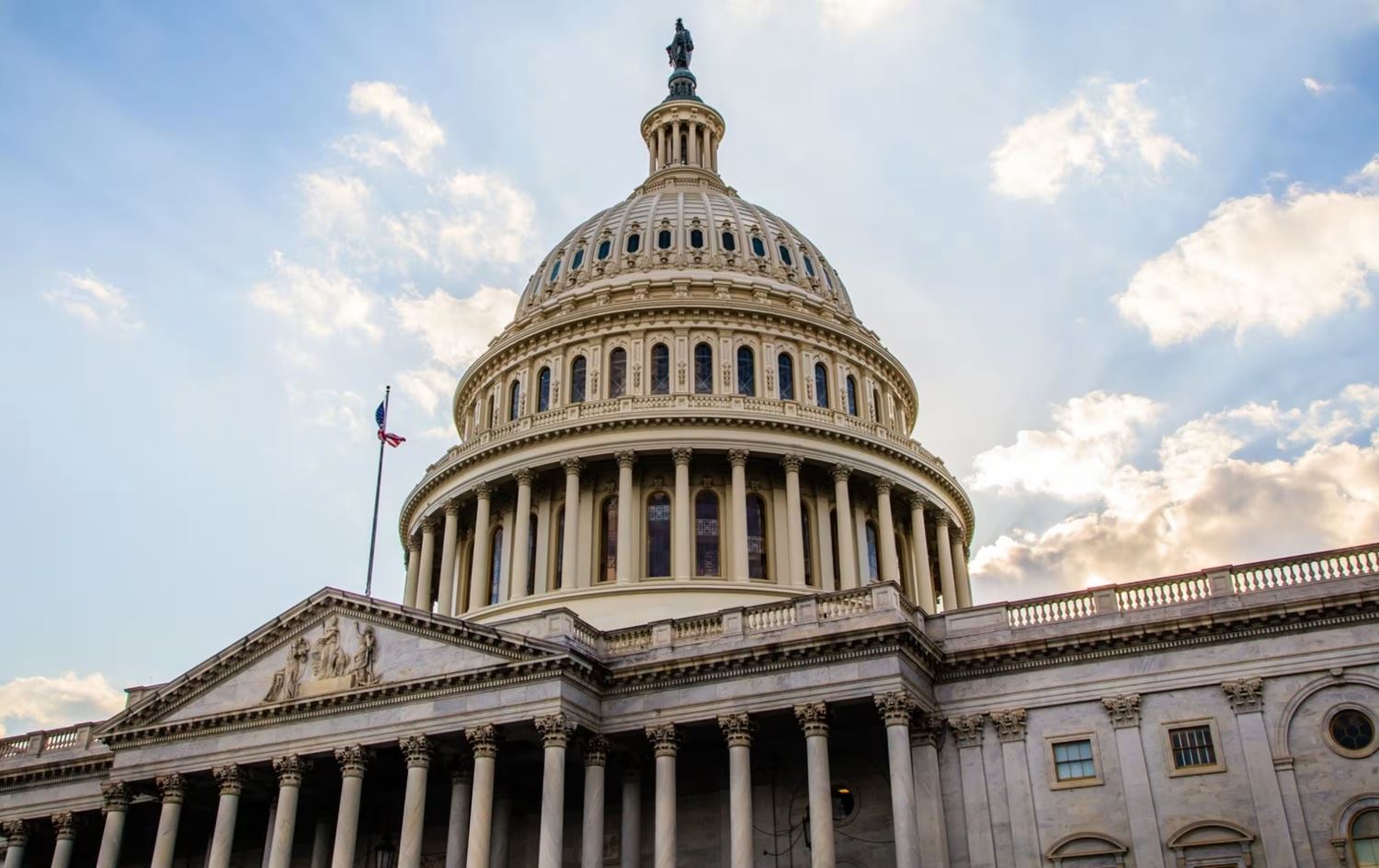 هەوڵێکی دیموکراتەکان بۆ سنووردارکردنی دەسەڵاتی جەنگی ترەمپ دژی ئێران پەکخرا