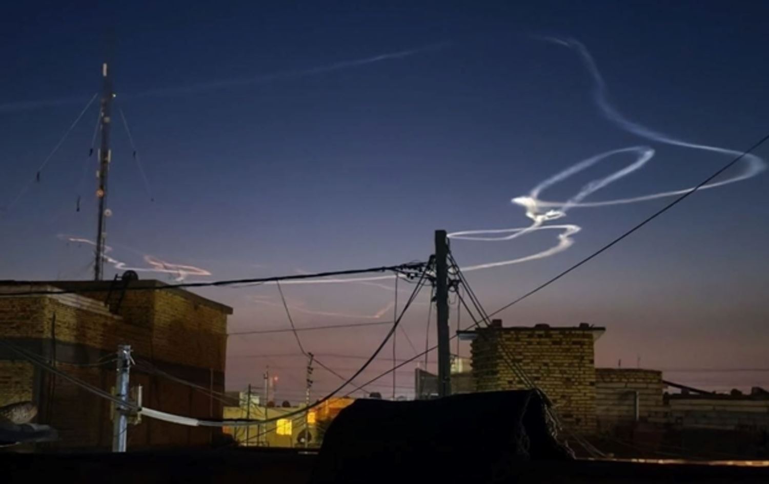 اثار مرور الطائرات المسيرة والصواريخ في سماء اقليم كوردستان