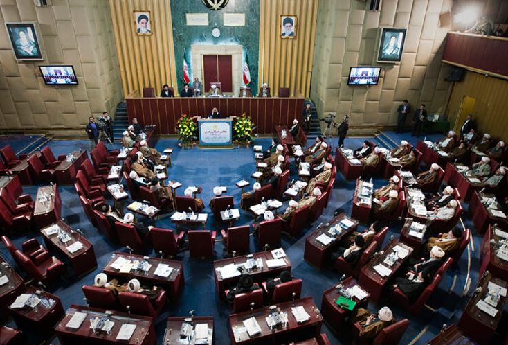 نێو هۆڵی کۆبوونەوەی ئەنجوومەنی شارەزایانی رێبەریی ئێران. وێنە: ئەرشیڤ