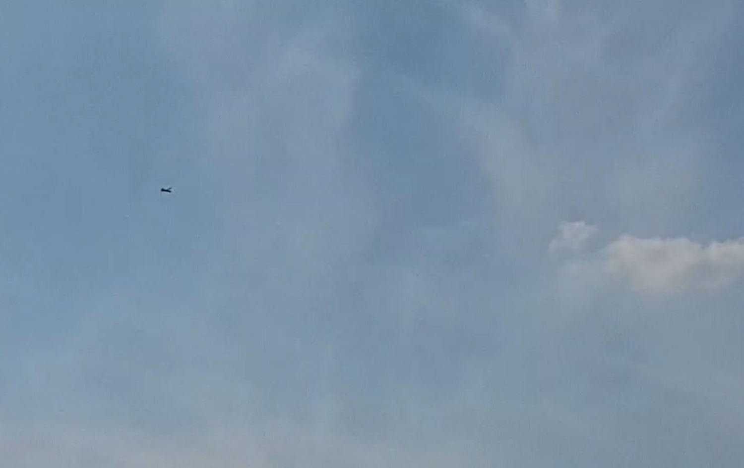 درۆنێک لە ئاسمانی قەزای مەخمووری پارێزگای هەولێر دەبینرێت