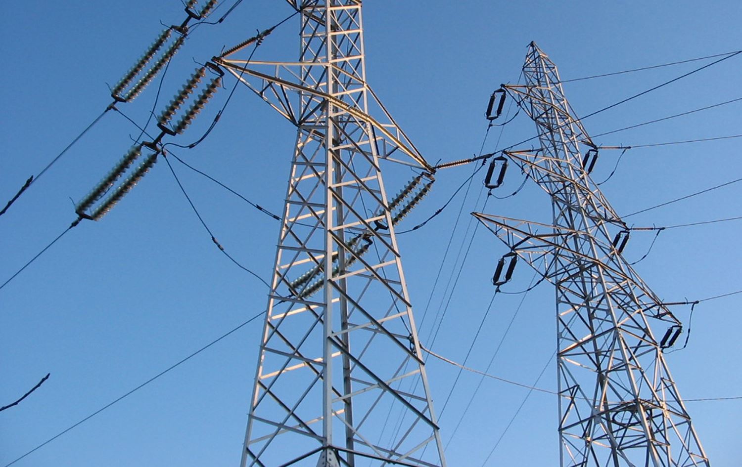 ابراج لنقل الطاقة الكهربائية