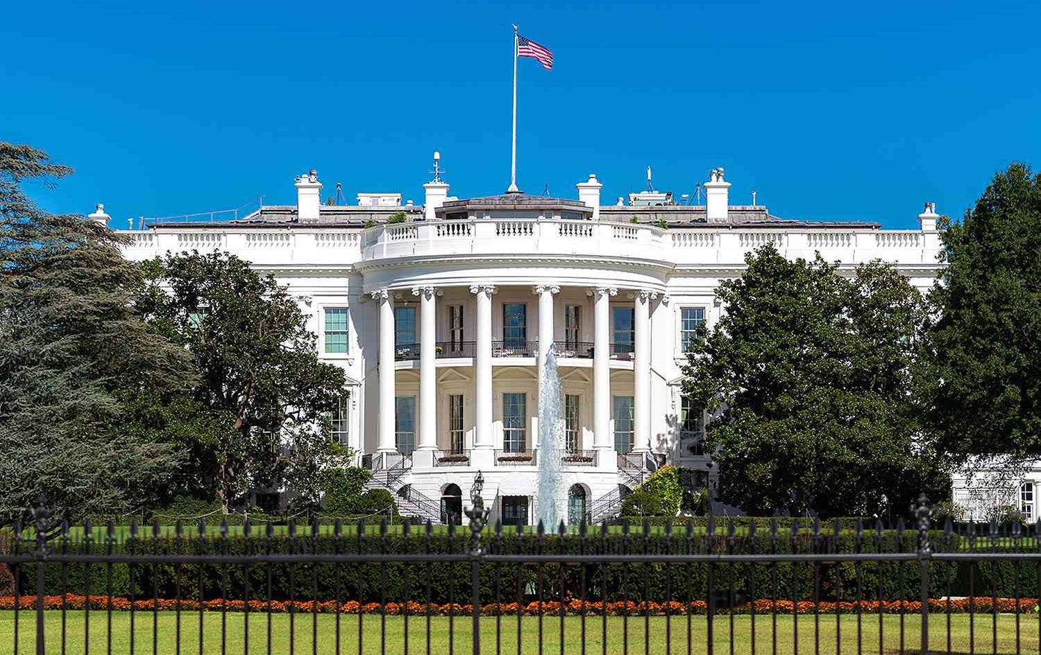 کۆشکی سپی: گرنگ نییە رووسیا زانیاریی هەواڵگریی دابێتە ئێران یان نا؛ دەسەڵاتی ئەو وڵاتە لەنێودەبەین