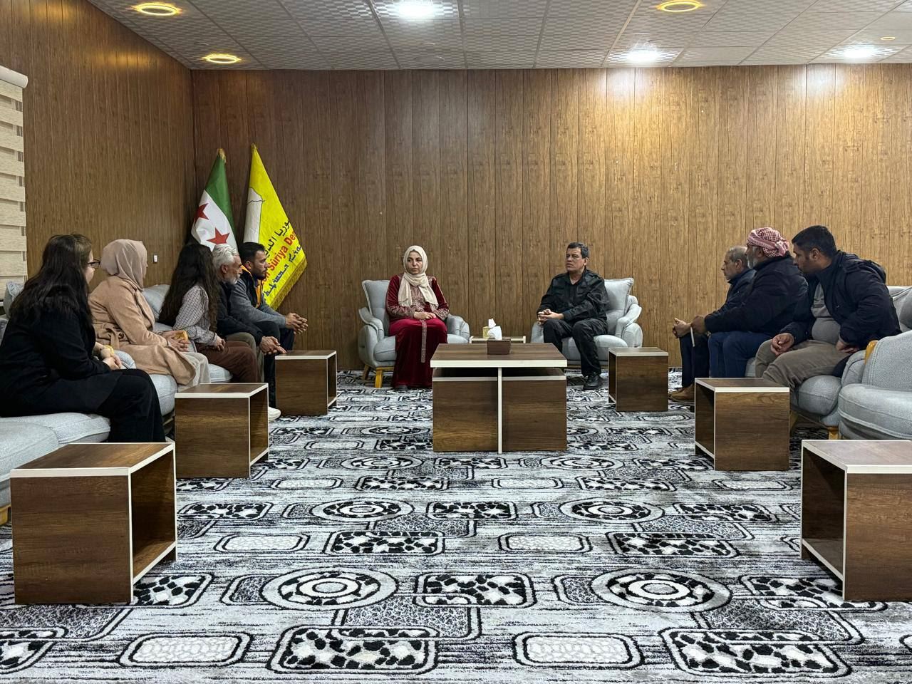 اجتماع مظلوم عبدي مع لجنة عائلات الأسرى والمفقودين 