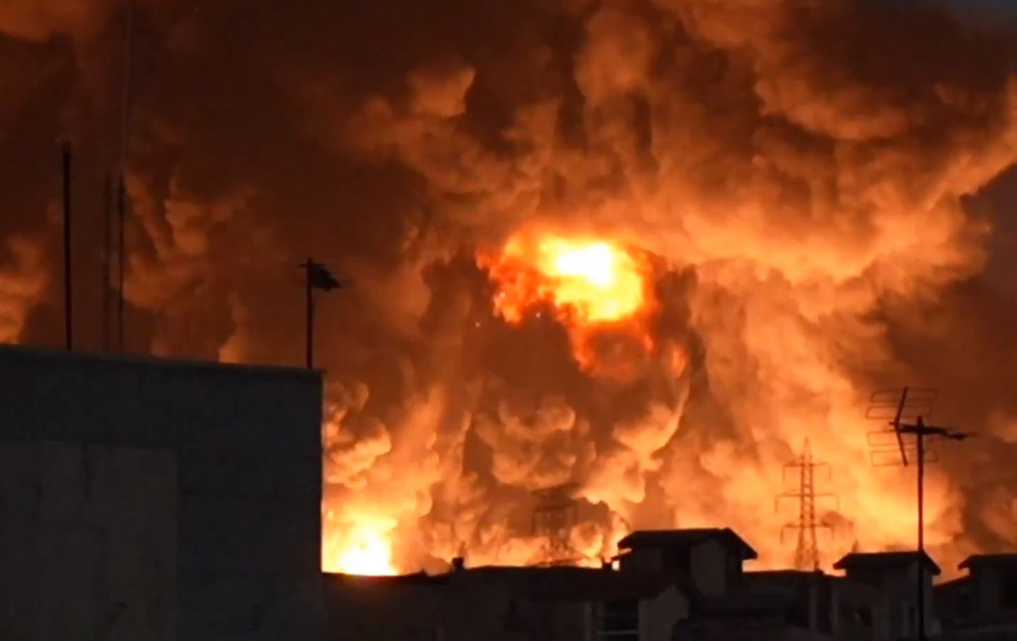 سووتانی کۆگەیەکی نەوتی ئێران لە ئەنجامی بۆردوومانەکانی ئیسرائیل