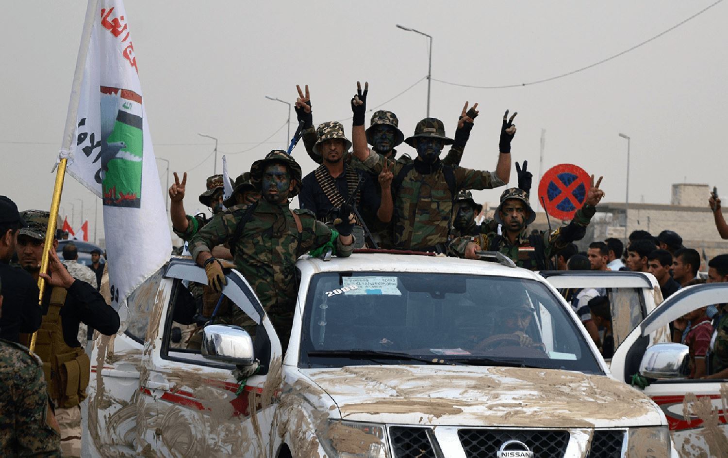 ژمارەیەک چەکداری سەرایا سەلام. 