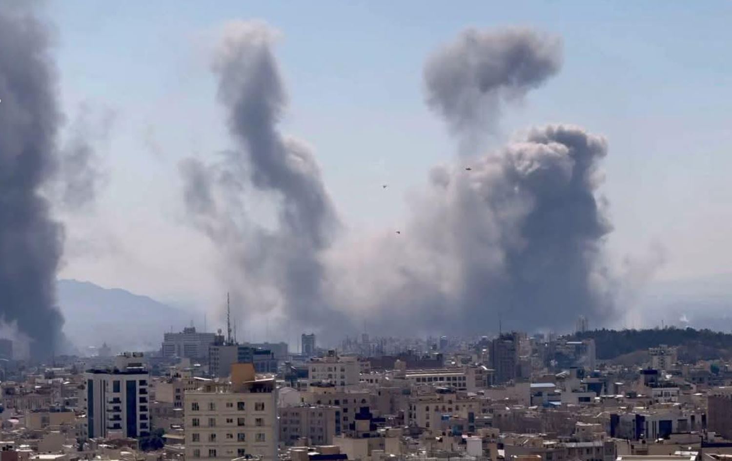 بەرزبوونەوەی دووکەڵ لە تاران دوای بۆردوومانێک